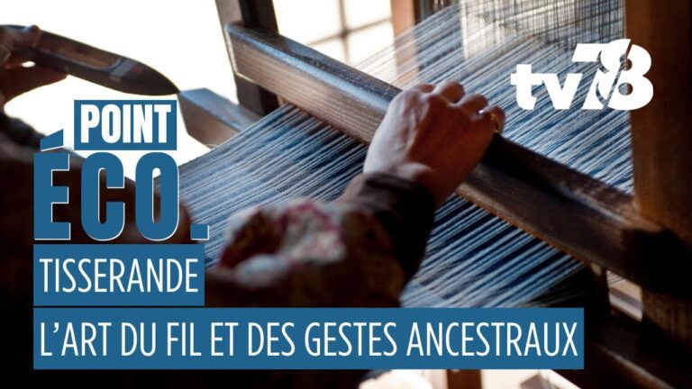 Gisèle Duroy, tisserande, travaille sur ses métiers en bois à Hermeray 